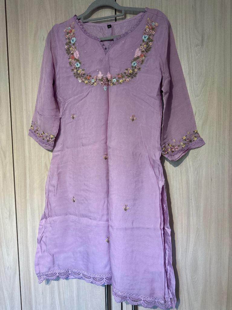 Lovely Lilac Top with Floral Embroidery – Good Condition