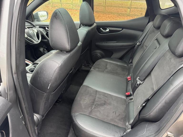 2017 Nissan Qashqai 1.5 dCi N-Vision 5dr HATCHBACK Diesel Manual