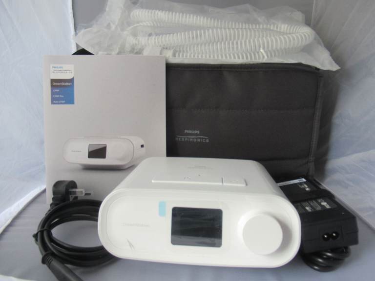 Philips Dream Station Respironics CPAP machine, BRAND NEW with extra hose holder