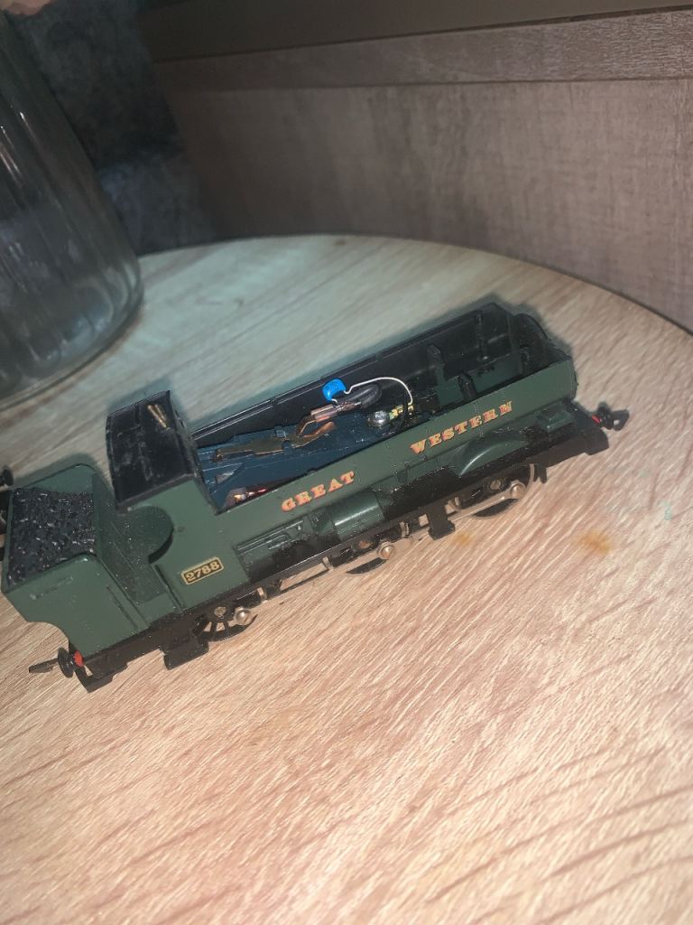 Hornby OO Gauge GWR Model Train Lot - Loco 2788, Coaches & Wagons