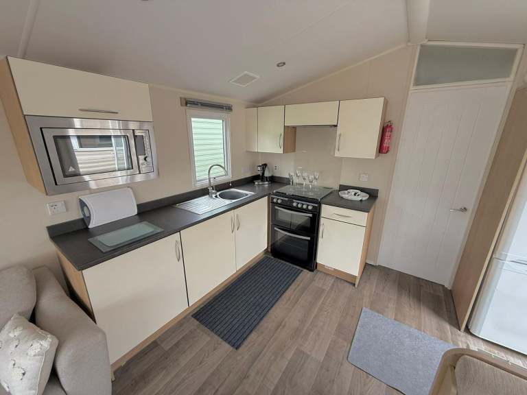  Static caravan double glazed & central heated 3 bed Willerby Seasons