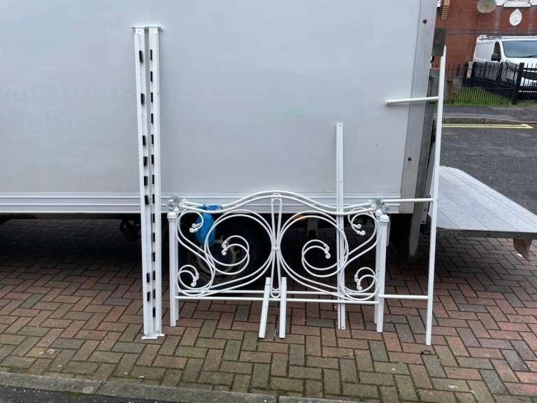 White Meyer modern bed frame   £69 good condition 