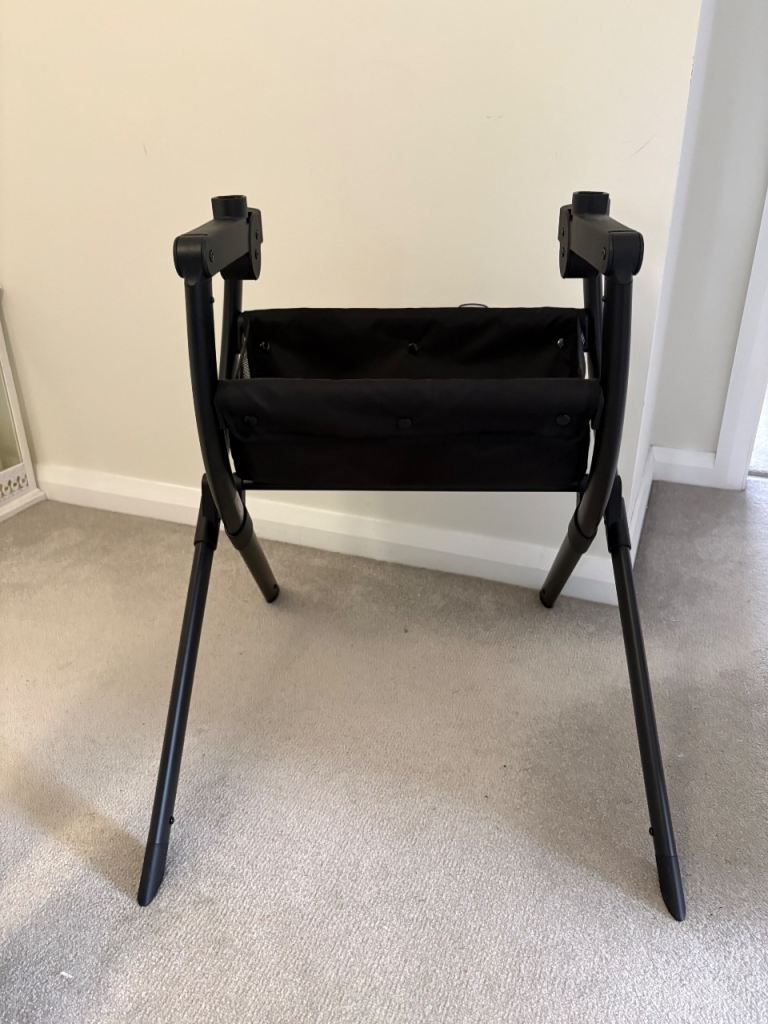 EGG Carrycot stand