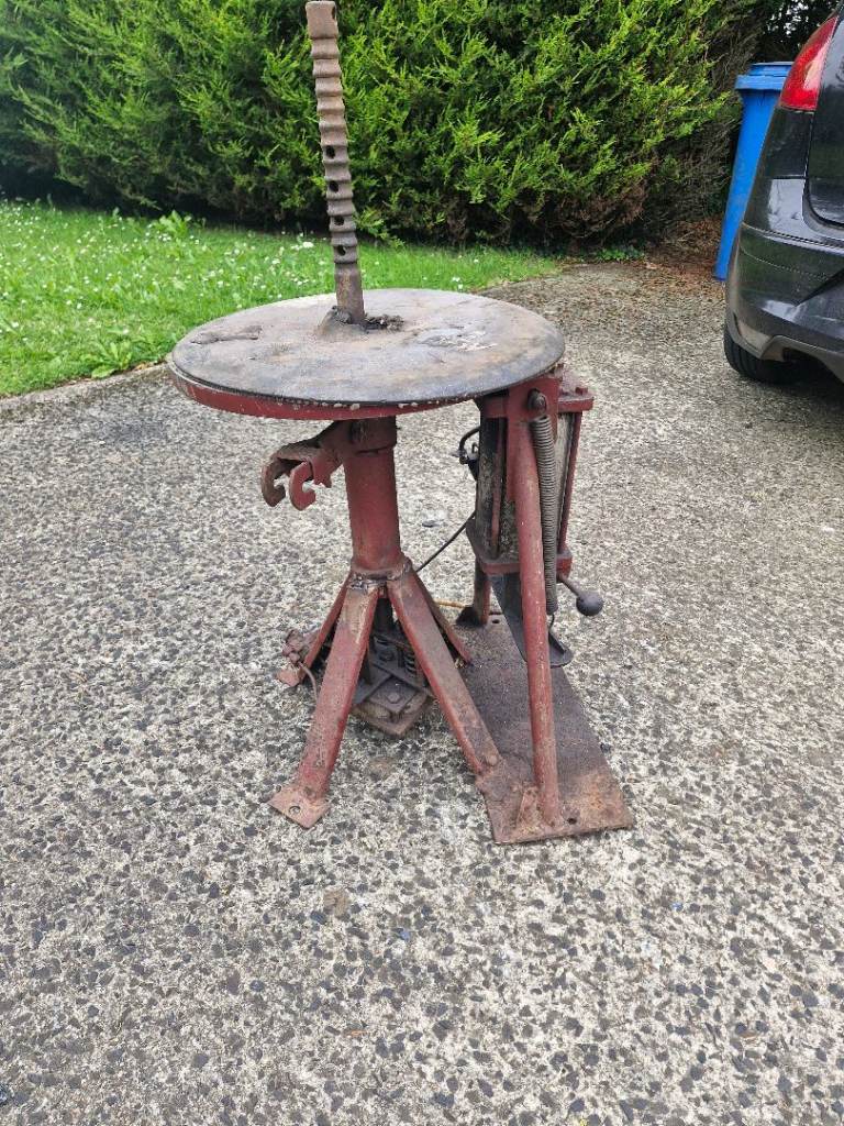 Tyre machine 