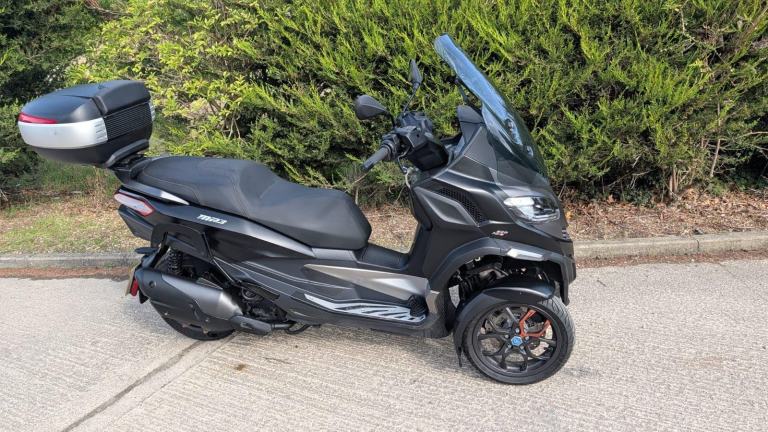 2023 23 PIAGGIO MP3 530 Hpe Exclusive Three Wheeler Cvt Euro 5 9702 MILES Heated