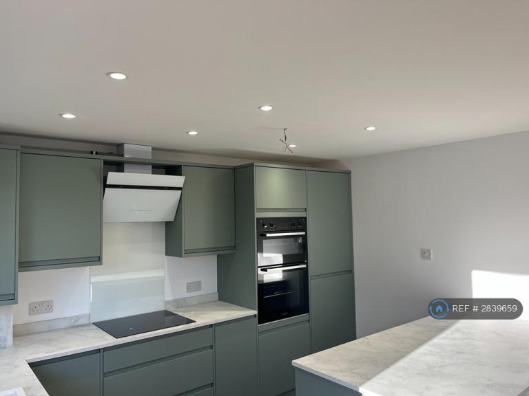 2 bedroom flat in Milton Road, Cambridge, CB4 (2 bed) (#2839659)