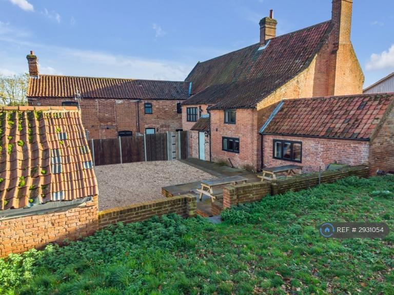 2 bedroom house in Holt Road, Norwich, NR10 (2 bed) (#2931054)