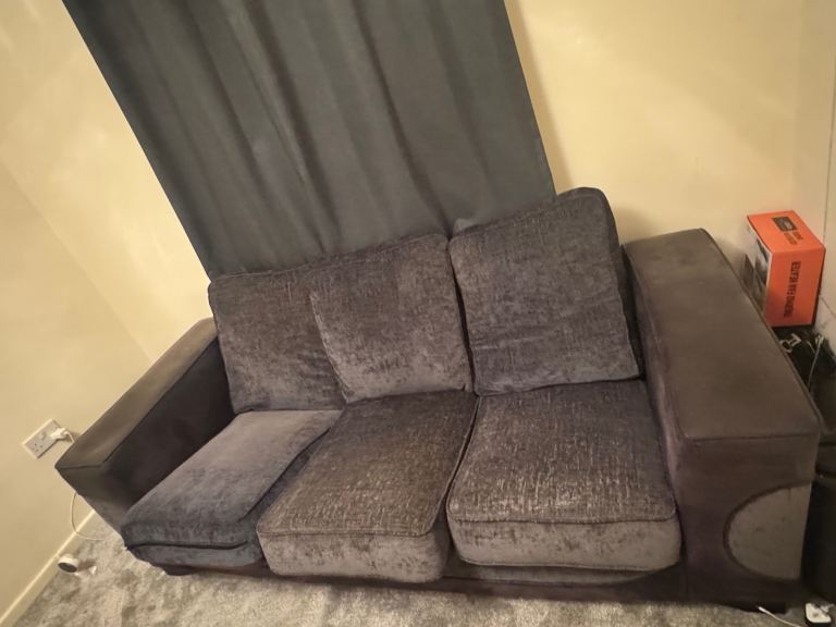 2 seater nd 3 seater sofa