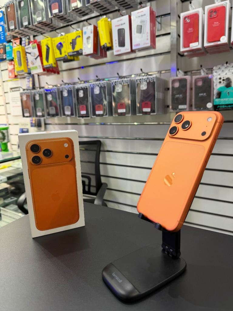 Apple iPhone 17 Pro Max 256GB Cosmic Orange (Unlocked) in Pristine Condition 100% BH