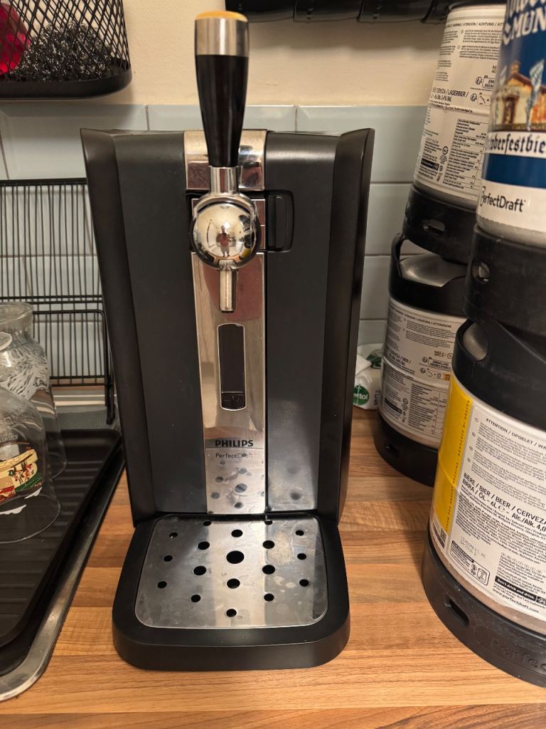 Philips beer machine & empty kegs