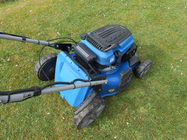 HYUNDAI PETROL, SELF DRIVE, ELECTRIC START LAWNMOWER. LAWN MOWER.
