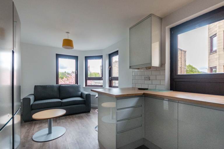 Modern and well-presented, 4-bedroom, HMO flat in Fountainbridge – available soon