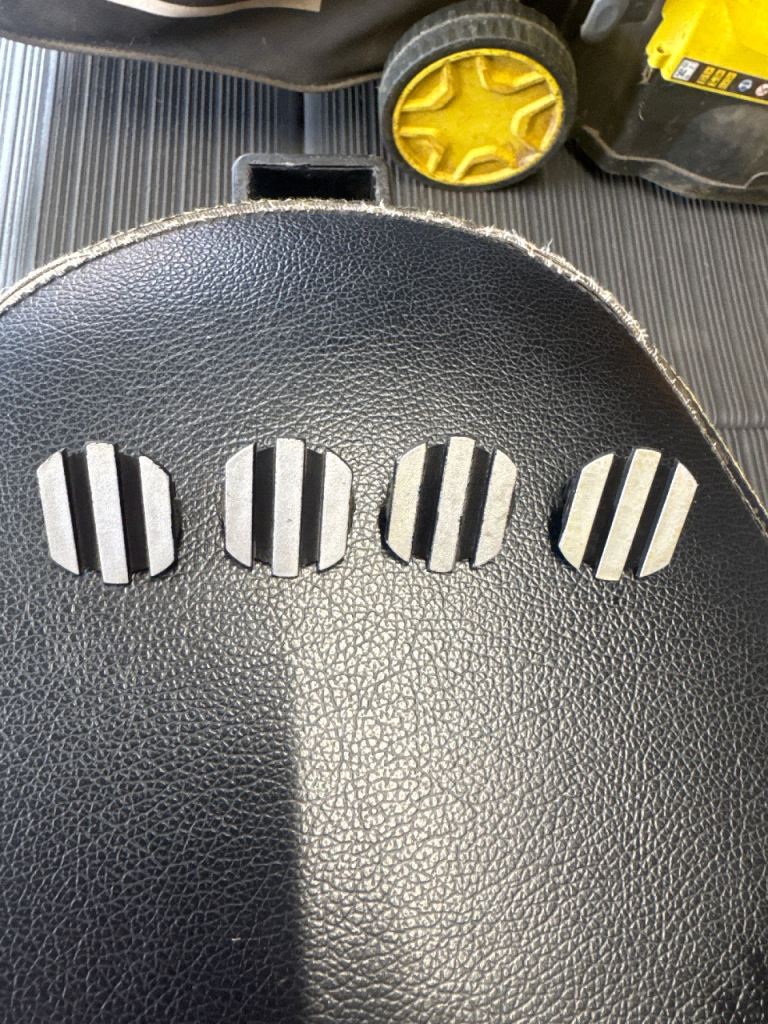 Genuine 4x cylinder head cover trim bolt cap