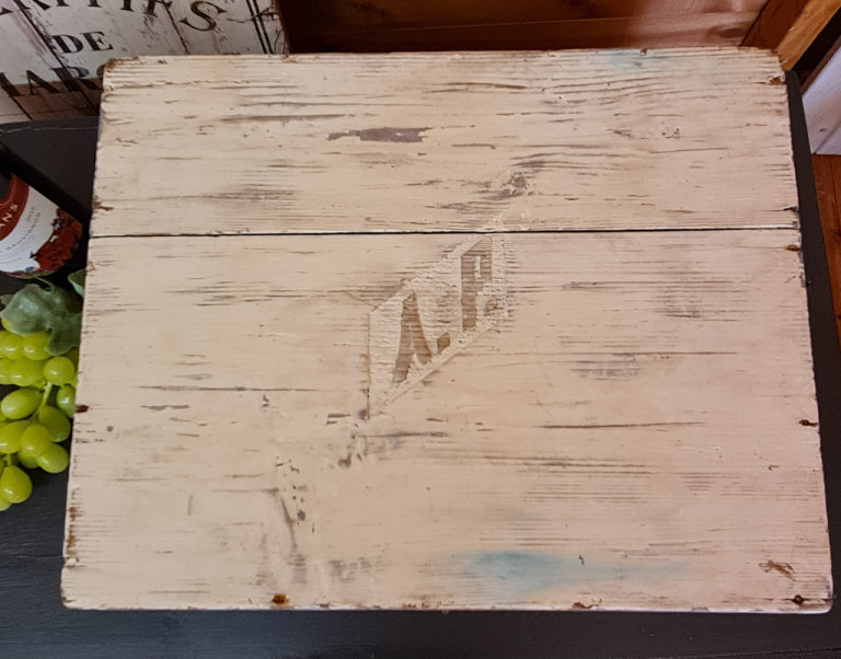 Old white washed Upcyled dovetailed box
