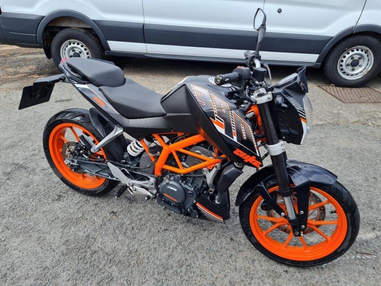 November 2016 KTM Duke 390 Only Six Thousand Miles From New, DUKE, 2016, 373 (cc)