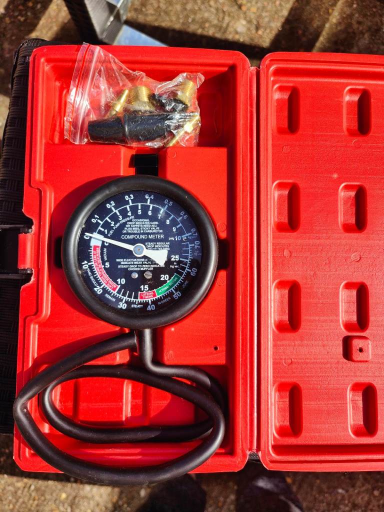 Fuel pump vacuum and pressure tester gauge