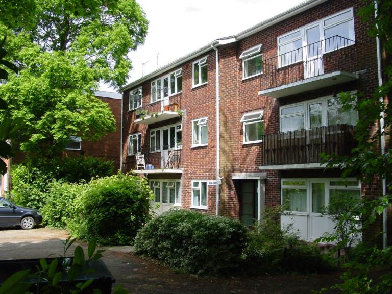 One Bedroom 2nd Floor Flat convenient location for City centre & universities