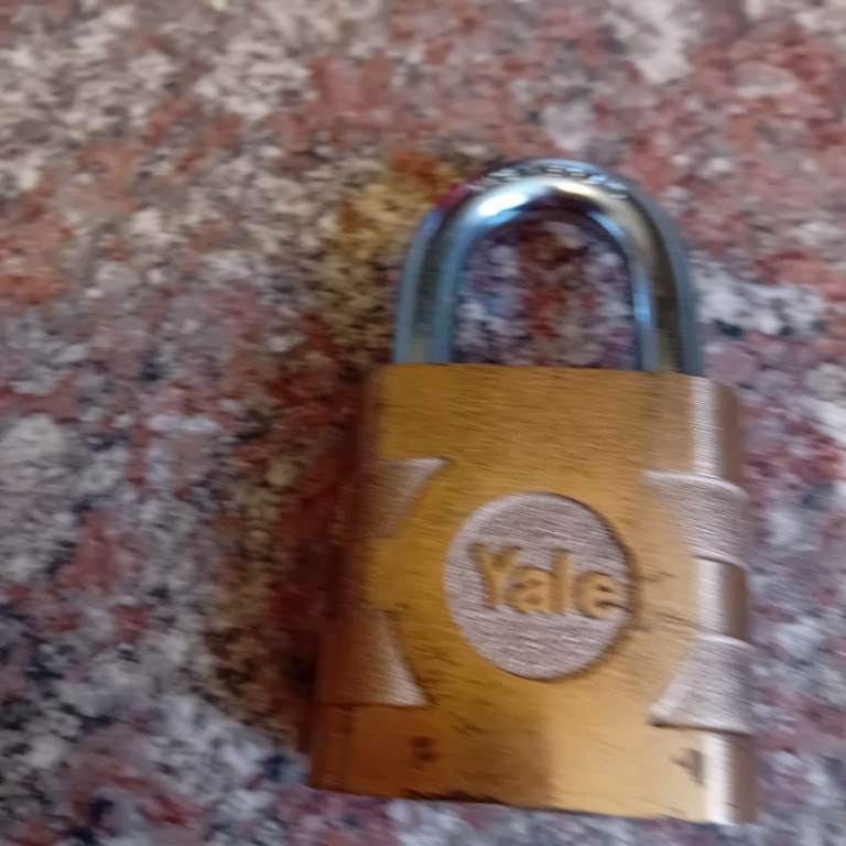 YALE LOCK COLLECT OR POST  CF39 8DG £1 OR OFFERS