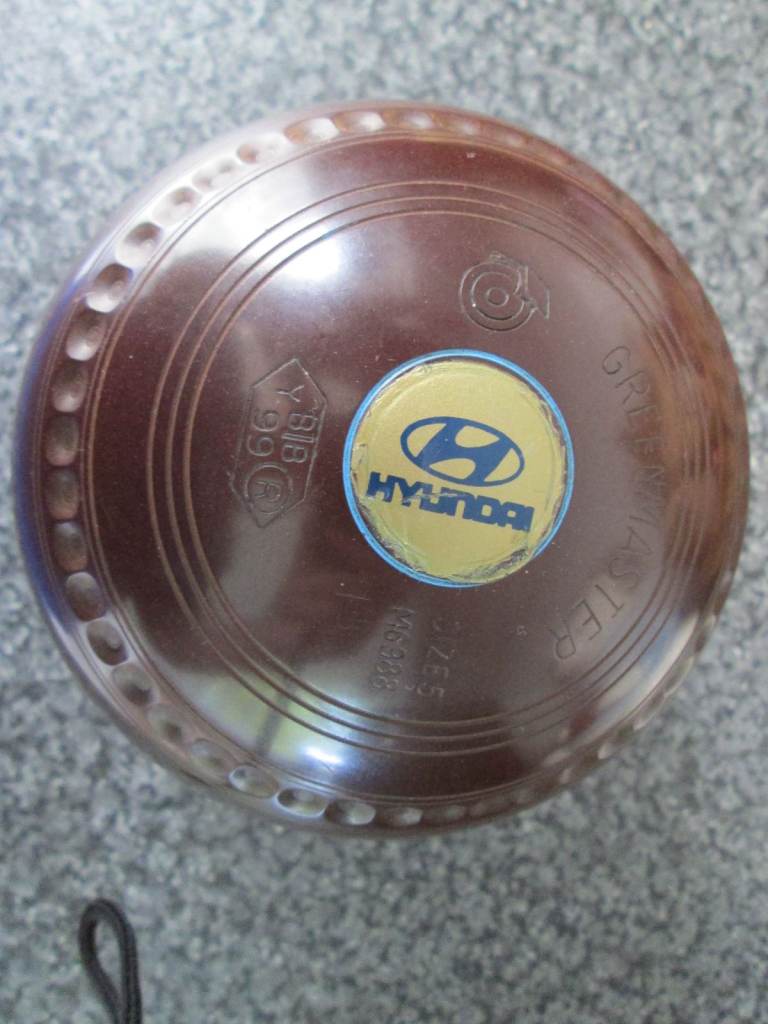 Bowls for flat green use indoor or outdoor.