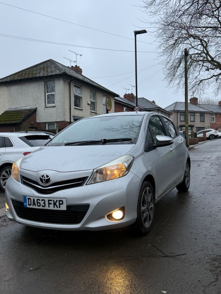 Toyota, YARIS, Hatchback, 2013, Manual, 1329 (cc), 5 doors