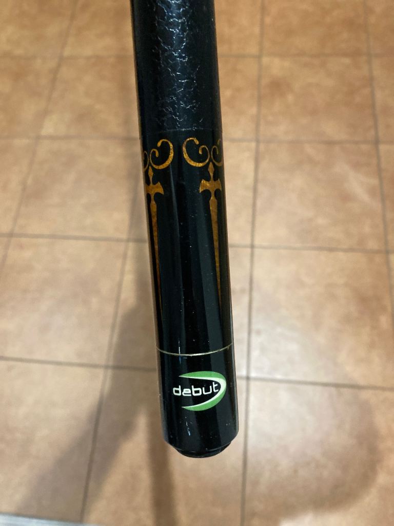 3 pool 1 snooker cue and case