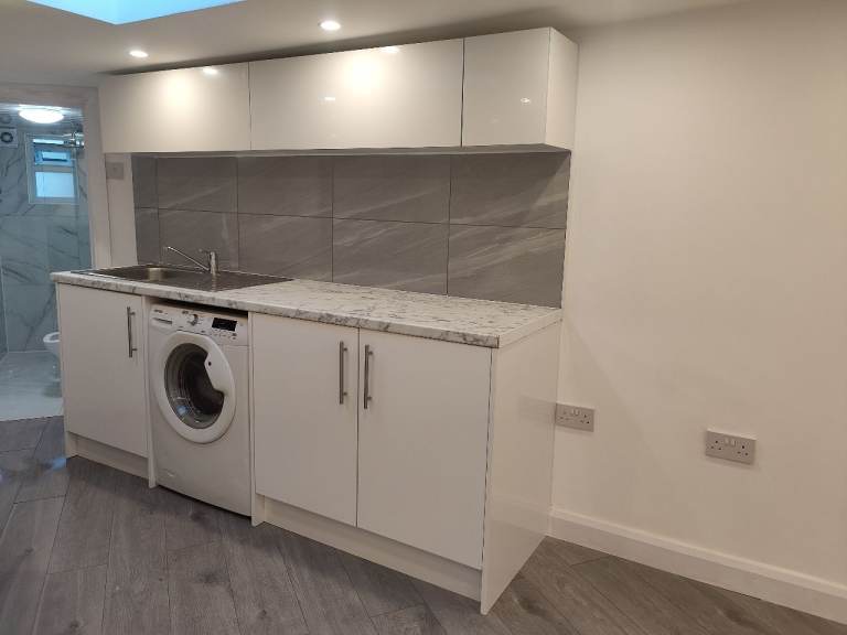 Studio flat to let in barking 