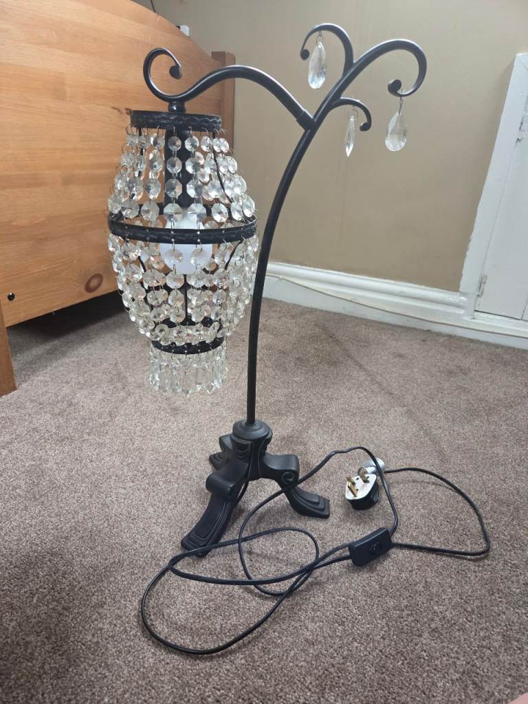 Vintage-Inspired Crystal Beaded Table Lamp