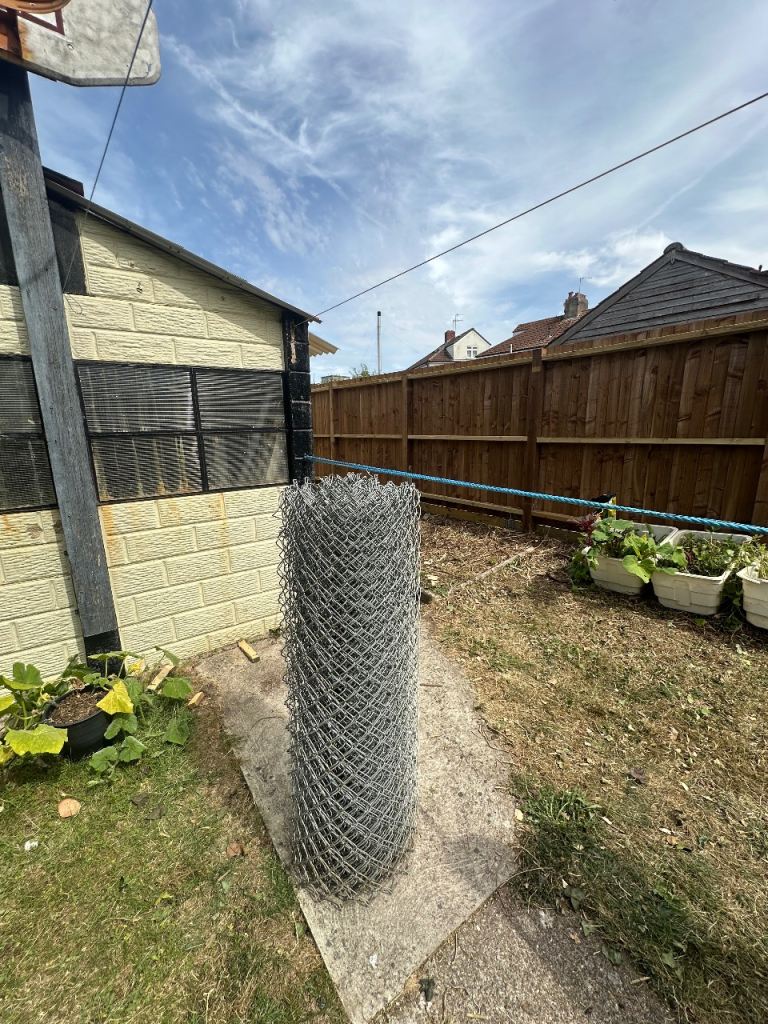 Roll of Galvanised Wire Fencing – Good Condition