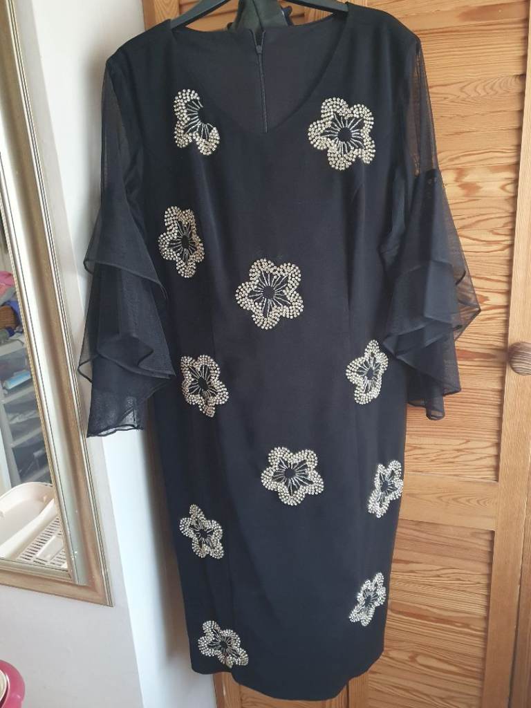 Stunning Black Dress Size 16 with Dimond Detail with 3/4 Length Sleeves