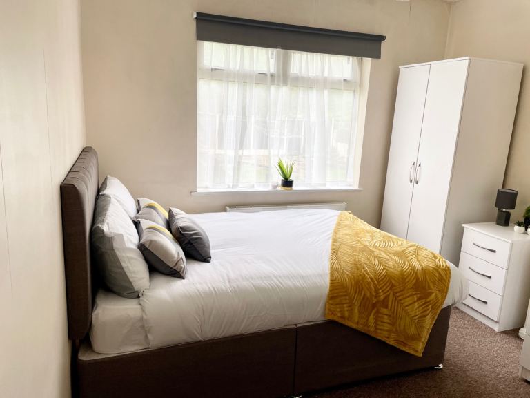 Double Bedroom for rent Romney Av