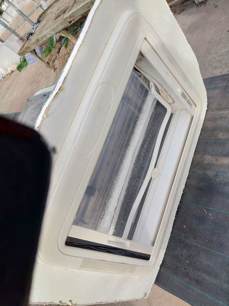 Dometic midi heki caravan skylight 