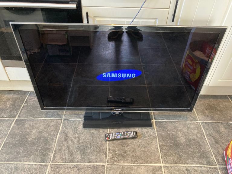 Samsung 46” TV