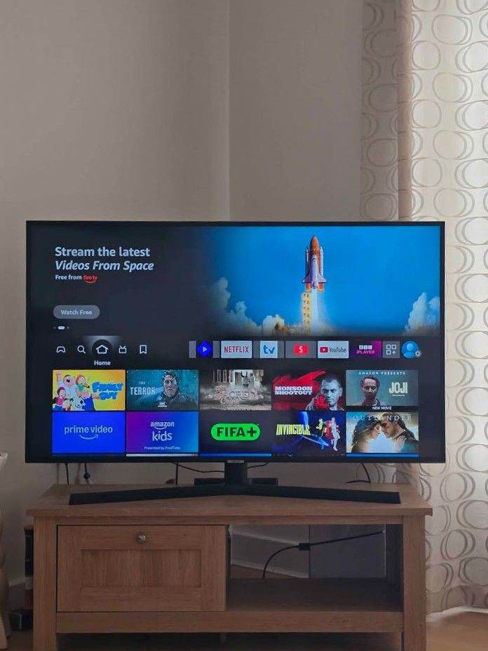Samsung smart TV 50 inch (UE50NU74OOU)