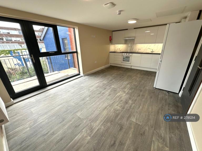 2 bedroom flat in Hepburn Court B, Bristol, BS1 (2 bed) (#2781214)