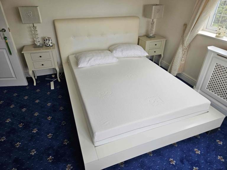 Luxury Hotel‑Style Bedroom Set + Danish BoConcept Mattress – Immaculate