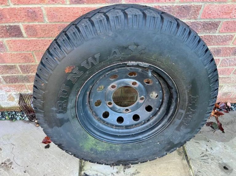 265/75/16 tyres/defender molecular wheels