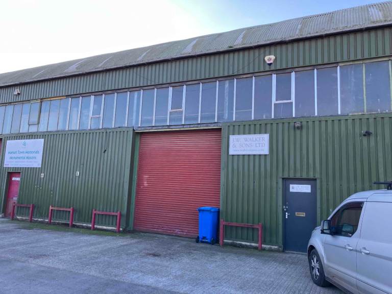 Devizes. 1000 sqft Ground Floor Warehouse Unit To Let – £700 pcm. Available 08/12/26