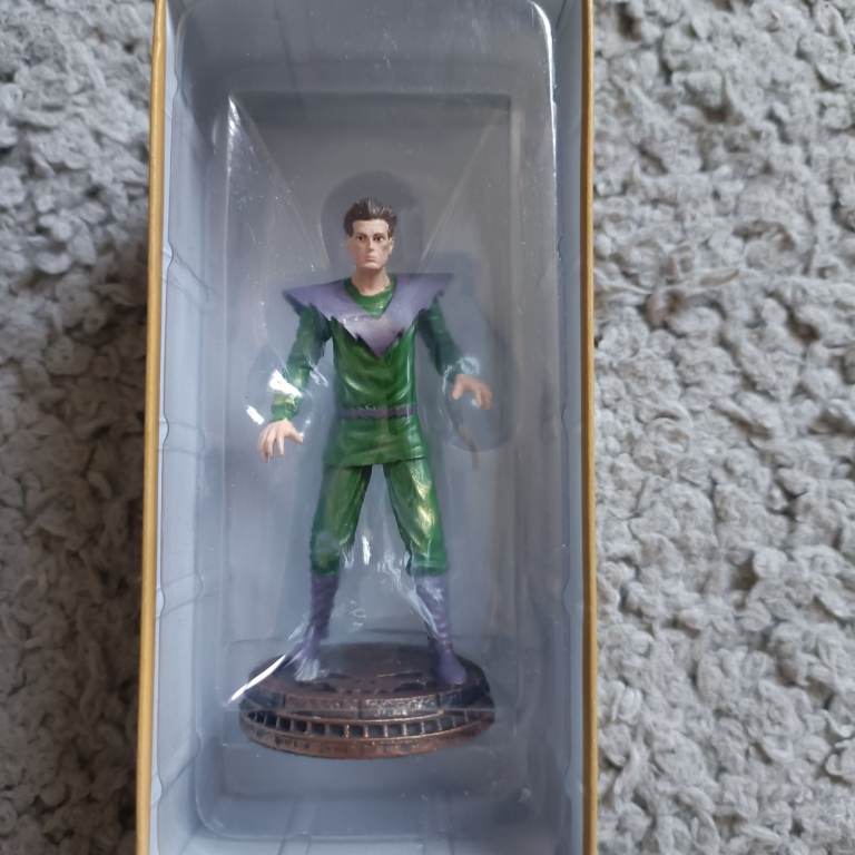 Diecast molecule man model