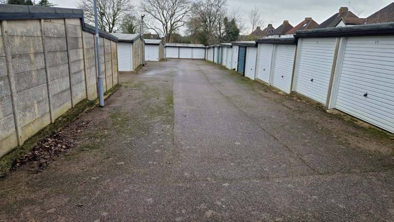 Garage to rent: LONDON ROAD, (R/O 77) BALDOCK SG7 6NA