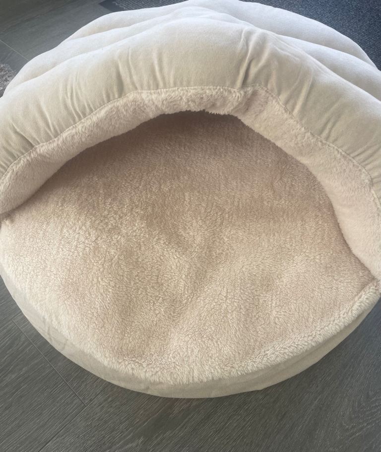 Hooded pet bed - never used