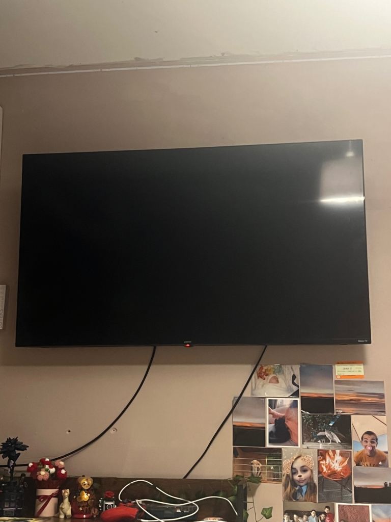 LG Smart TV with Roku TV – Good Condition