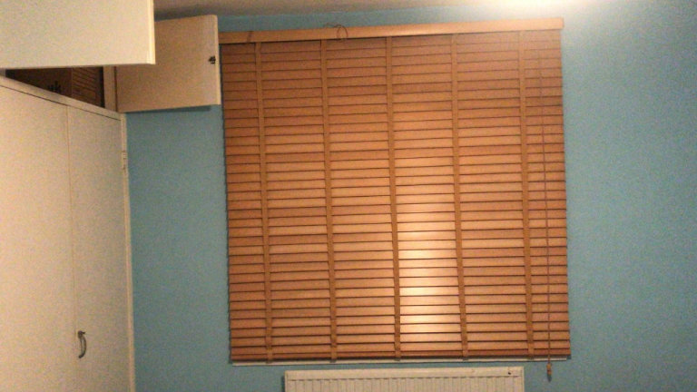 Venetian Blind for sale. Natural. This item is for Collection only.