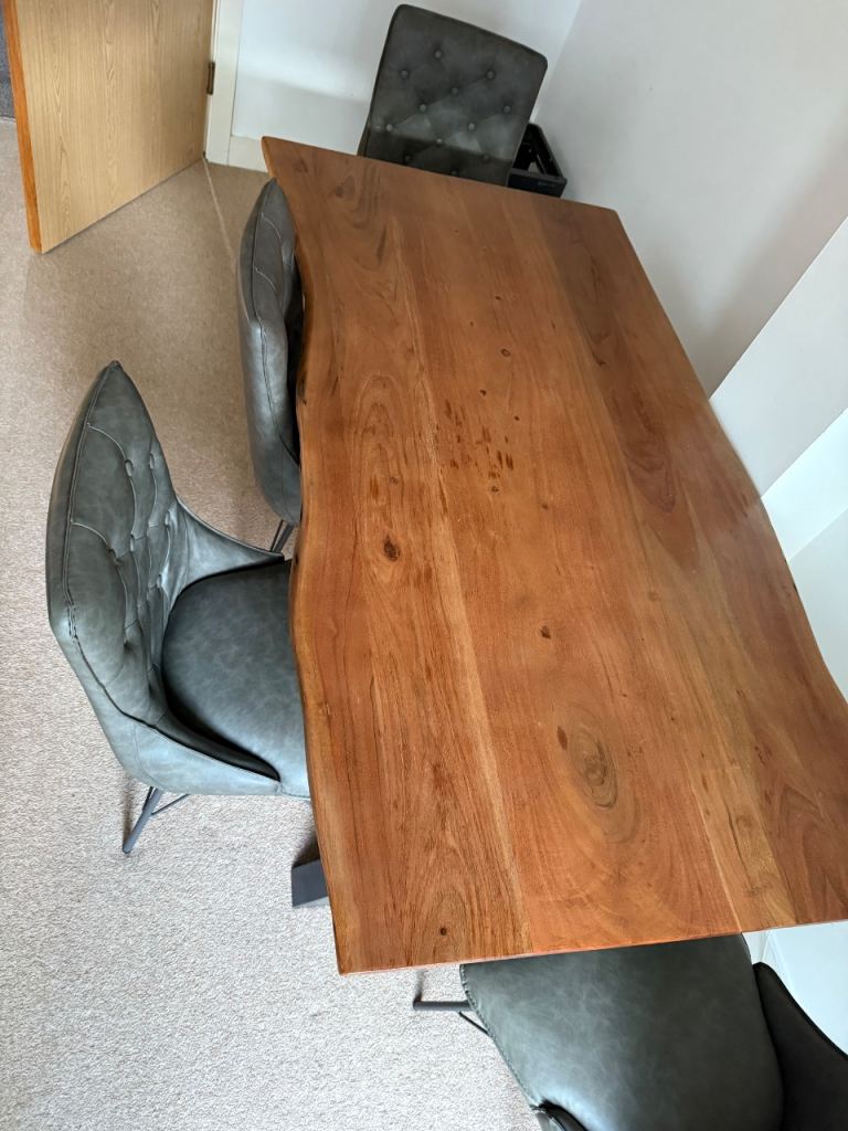 Dinning table with 4 swivel chairs