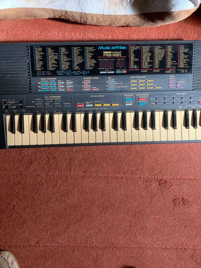 Yamaha PSS-580 Electronic Keyboard – Good Condition
