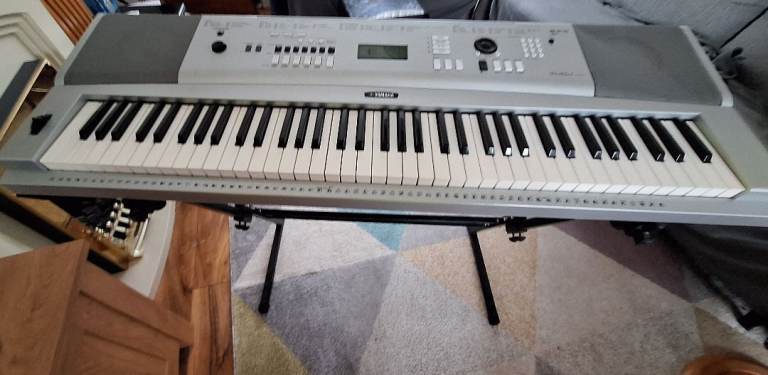 Piano Electronic Keyboard yamaha, please read 
