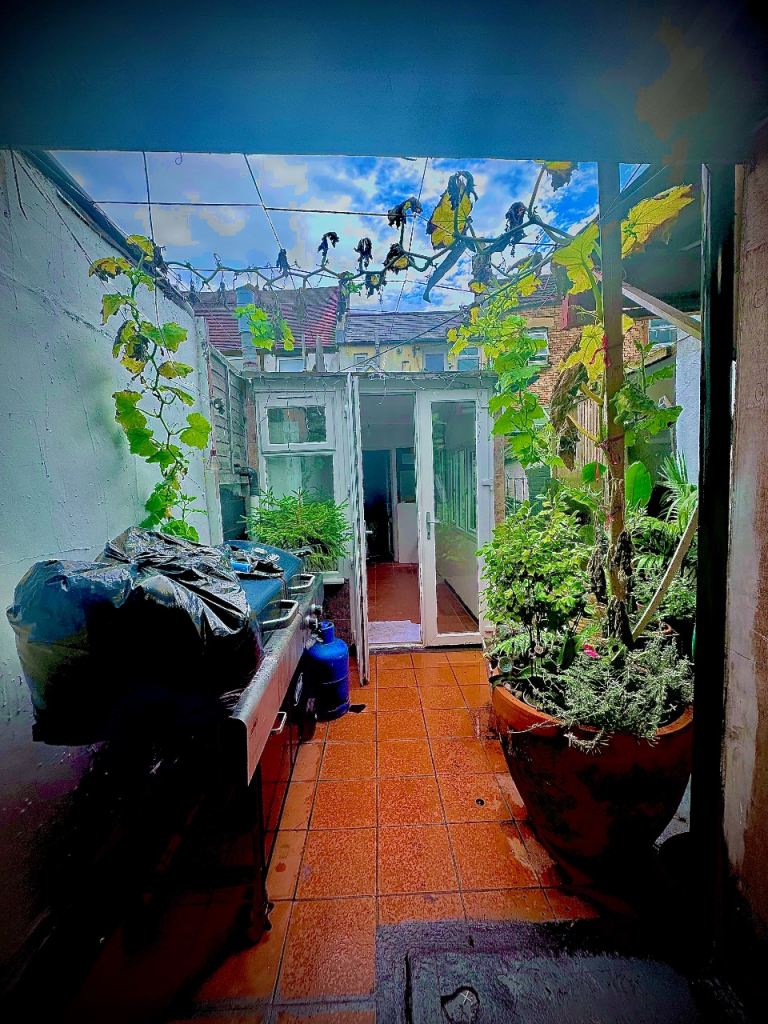 2 BED FLAT📍TRIANGLE BY LIBRARY- BOURNEMOUT. BH2 5RY      