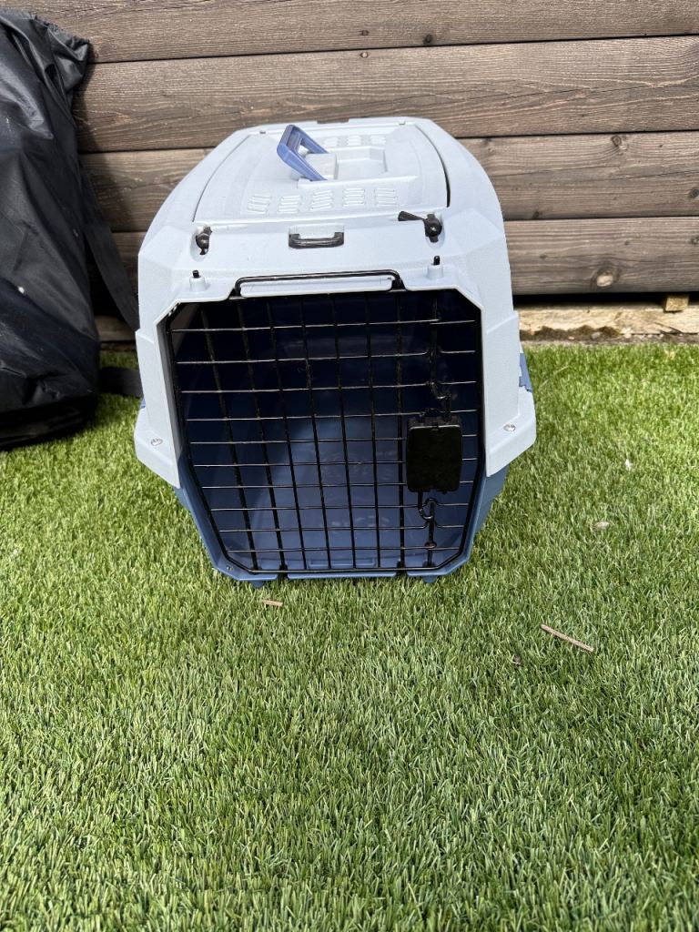 Pet carrier 