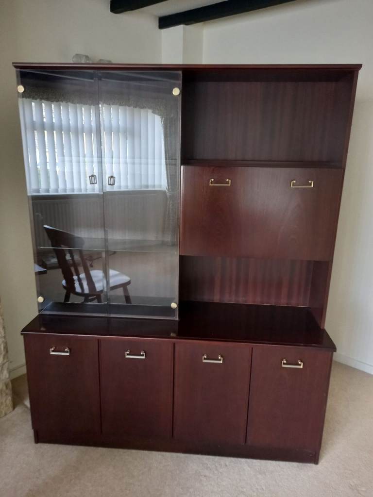 Display / storage cabinet