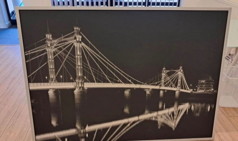 Large Framed Print of Albert Bridge at Night – Good Condition