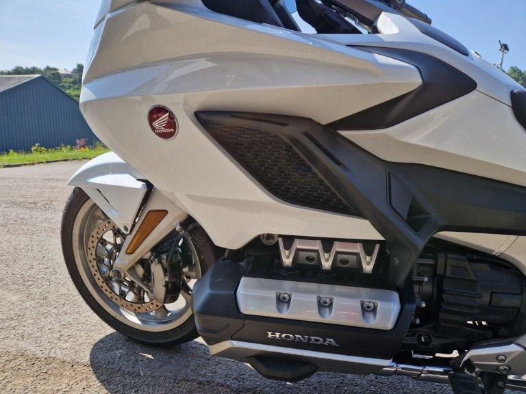 HONDA GL1800 GOLD WING  TOUR DCT